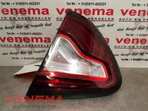 Used Tailgate reflector, right Renault Captur (2R) 0.9 Energy TCE 12V Price € 39,99 Margin scheme offered by Venema Autoparts