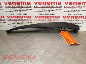 Used Rear wiper arm Renault Captur (2R) 1.2 TCE 16V EDC Price € 29,99 Margin scheme offered by Venema Autoparts