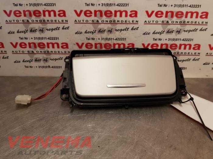 Begagnade Askkopp, fram BMW 3 serie Touring (E91) 316d 16V Pris € 24,99 Marginaltabell erbjuds av Venema Autoparts