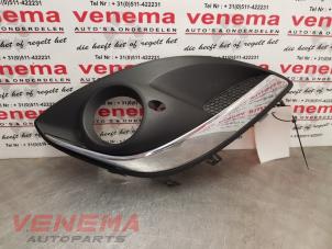 Gebrauchte Abdeckplatte Nebelscheinwerfer links Opel Corsa D 1.2 16V Preis € 14,99 Margenregelung angeboten von Venema Autoparts