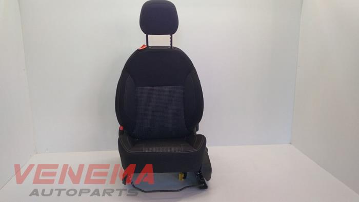 Seat, left from a Peugeot 208 I (CA/CC/CK/CL) 1.2 Vti 12V PureTech 2018