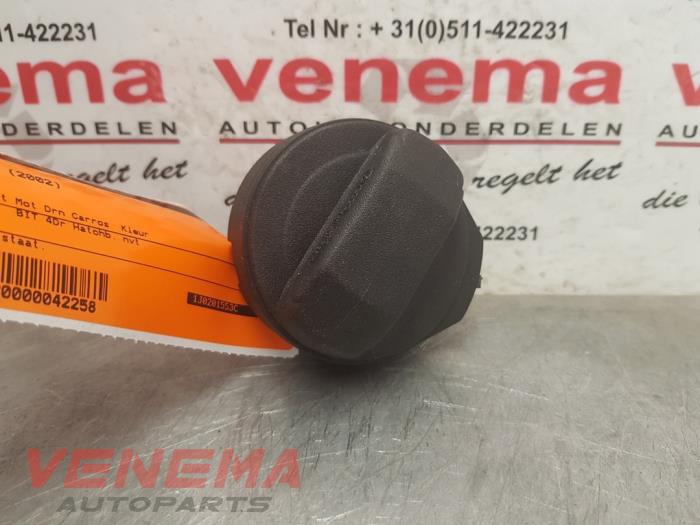Fuel cap from a Volkswagen Polo IV (9N1/2/3) 1.4 16V 2002