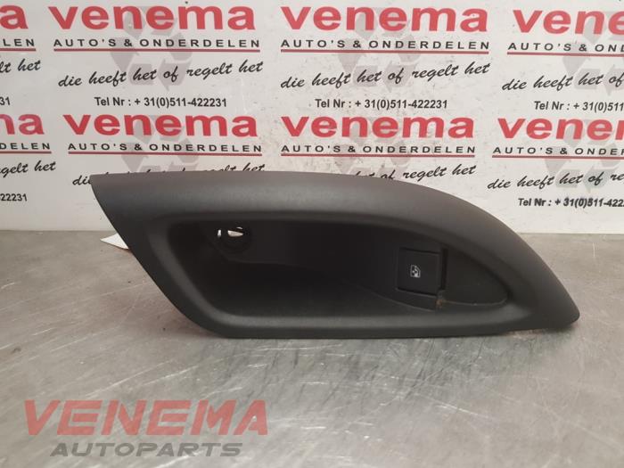 Usados Interruptor de ventanilla eléctrica Opel Astra K Sports Tourer 1.6 CDTI 136 16V Precio € 14,99 Norma de margen ofrecido por Venema Autoparts
