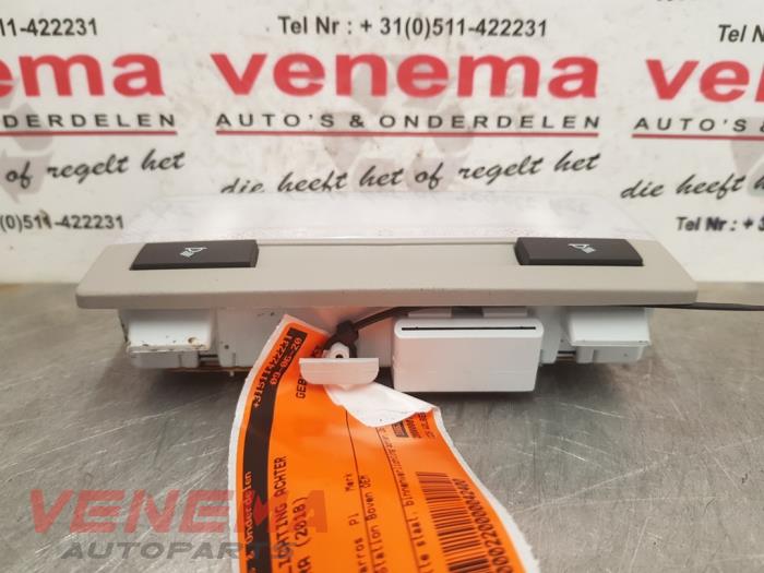 Eclairage intérieur arrière d'un Opel Astra K Sports Tourer 1.6 CDTI 136 16V 2018