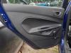Tapicerka drzwi lewych tylnych wersja 4-drzwiowa z Ford Fiesta 6 (JA8) 1.0 EcoBoost 12V 100 2017