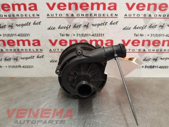 Begagnade Extra vattenpump Volkswagen Golf VII (AUA) 1.4 GTE 16V Pris € 14,99 Marginaltabell erbjuds av Venema Autoparts