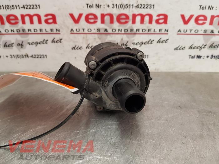 Begagnade Extra vattenpump Mercedes E (VF211) 2.2 E-220 CDI 16V Pris € 9,99 Marginaltabell erbjuds av Venema Autoparts