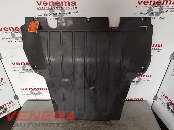 Engine protection panel from a Renault Clio IV (5R) 0.9 Energy TCE 90 12V 2018