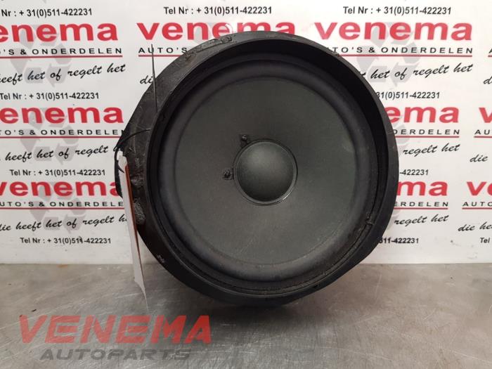 Używane Glosnik Mercedes E (VF211) 2.2 E-220 CDI 16V Cena € 14,99 Procedura marży oferowane przez Venema Autoparts