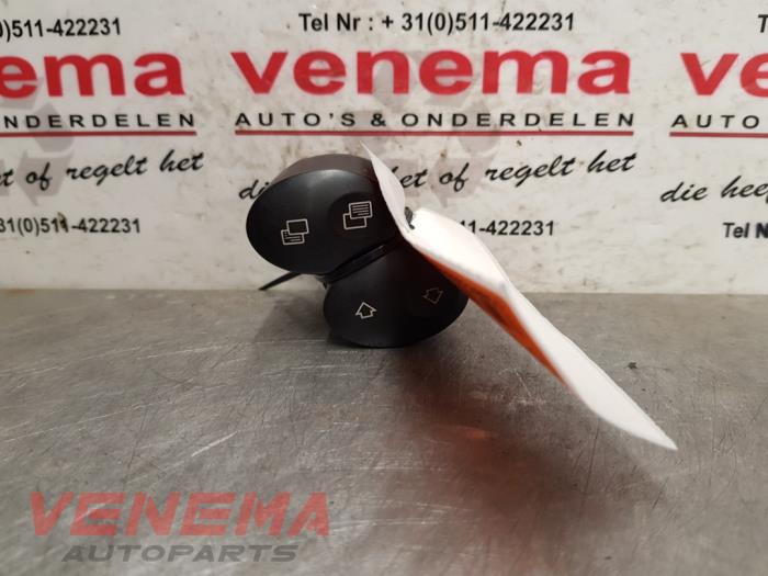 Używane Kierownica multifunkcyjna Mercedes E (VF211) 2.2 E-220 CDI 16V Cena € 14,99 Procedura marży oferowane przez Venema Autoparts