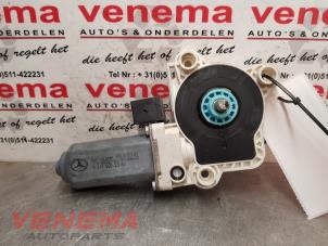 Używane Silnik szyby drzwiowej Mercedes E (211) 2.2 E-220 CDI 16V Cena € 29,99 Procedura marży oferowane przez Venema Autoparts