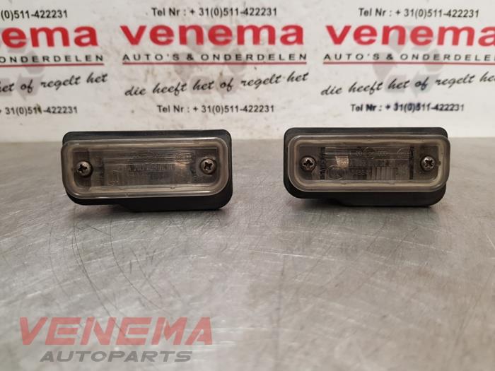 Usagé Eclairage immatriculation Mercedes E (VF211) 2.2 E-220 CDI 16V Prix € 9,99 Règlement à la marge proposé par Venema Autoparts