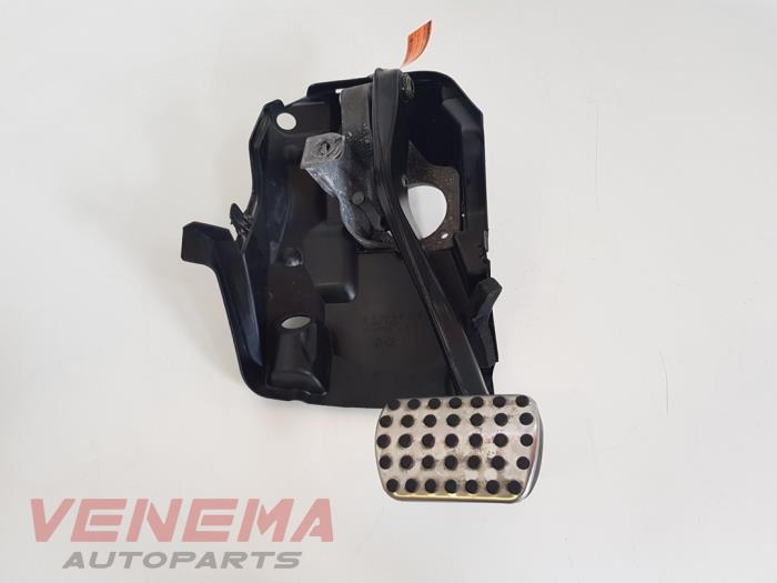 Używane Pedal hamulca Mercedes E (VF211) 2.2 E-220 CDI 16V Cena € 34,99 Procedura marży oferowane przez Venema Autoparts