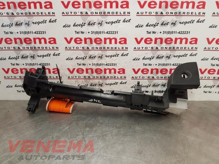 Begagnade Handskfacklock Mercedes E (VF211) 2.2 E-220 CDI 16V Pris € 34,99 Marginaltabell erbjuds av Venema Autoparts