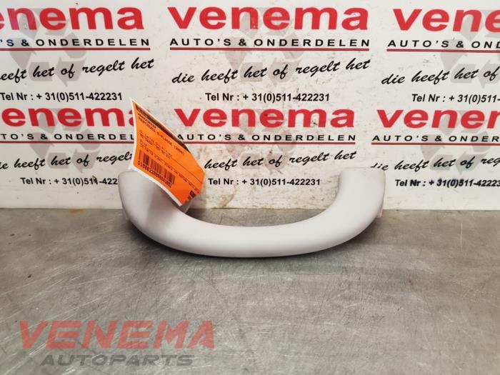 Begagnade Handtag Mercedes E (VF211) 2.2 E-220 CDI 16V Pris € 9,99 Marginaltabell erbjuds av Venema Autoparts