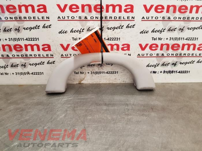 Begagnade Handtag Mercedes E (VF211) 2.2 E-220 CDI 16V Pris € 9,99 Marginaltabell erbjuds av Venema Autoparts