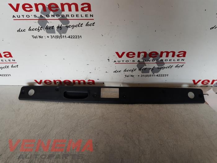Gebrauchte Abdeckplatte sonstige Mercedes E (VF211) 2.2 E-220 CDI 16V Preis € 24,99 Margenregelung angeboten von Venema Autoparts