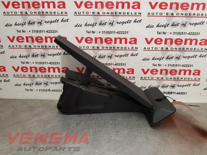 Accelerator pedal from a BMW 1 serie (F20) 116i 1.6 16V 2015