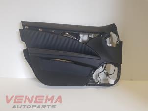 Używane Tapicerka drzwi lewych przednich wersja 4-drzwiowa Mercedes E (211) 2.2 E-220 CDI 16V Cena € 99,99 Procedura marży oferowane przez Venema Autoparts