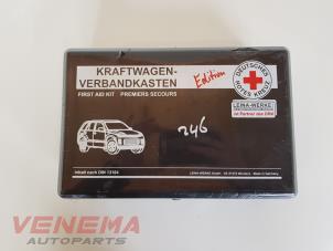 Neue KFZ-Verbandkasten BMW 3 serie Touring (E91) 316d 16V Preis € 24,19 Mit Mehrwertsteuer angeboten von Venema Autoparts
