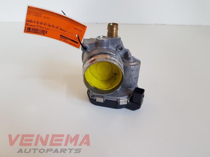 Throttle body from a BMW 4 serie (F32) 428i xDrive 2.0 Turbo 16V 2015