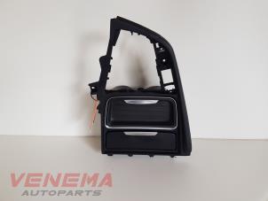 Used Cup holder BMW 4 serie (F32) 428i xDrive 2.0 Turbo 16V Price € 48,99 Margin scheme offered by Venema Autoparts
