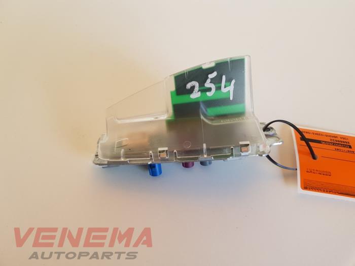 Używane Antena BMW 4 serie (F32) 428i xDrive 2.0 Turbo 16V Cena € 14,99 Procedura marży oferowane przez Venema Autoparts