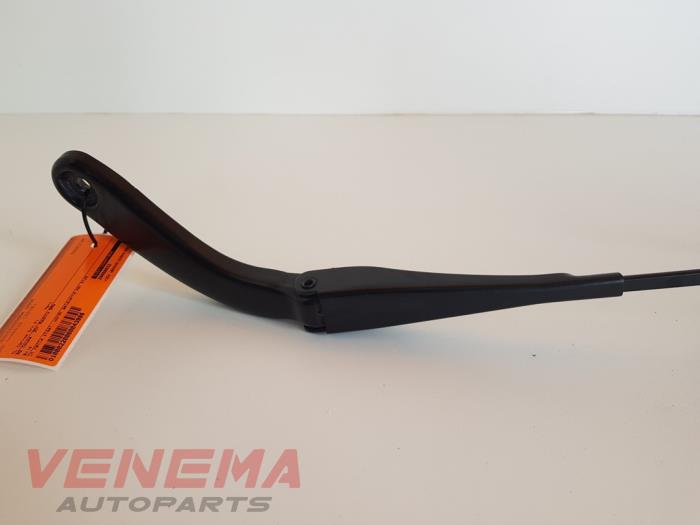 Front wiper arm from a BMW 4 serie (F32) 428i xDrive 2.0 Turbo 16V 2015
