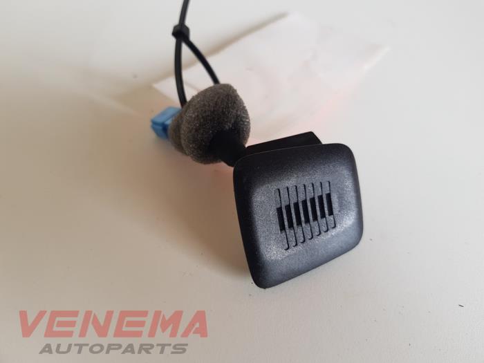 Usados Micrófono BMW 4 serie (F32) 428i xDrive 2.0 Turbo 16V Precio € 9,99 Norma de margen ofrecido por Venema Autoparts
