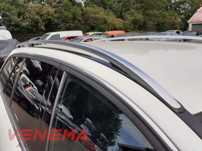 Roof rail kit from a Mercedes-Benz C Estate (S204) 2.2 C-200 CDI 16V BlueEFFICIENCY 2014