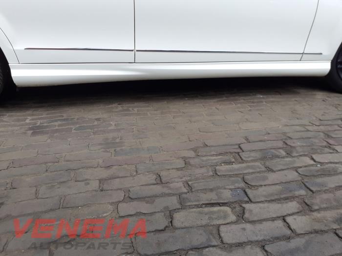 Seitenschürze rechts van een Mercedes-Benz C Estate (S204) 2.2 C-200 CDI 16V BlueEFFICIENCY 2014