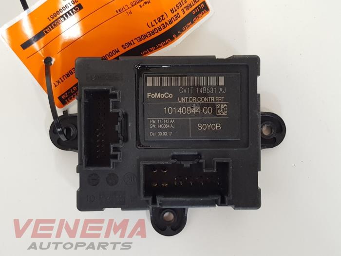 Central door locking module from a Ford Fiesta 6 (JA8) 1.0 EcoBoost 12V 100 2017