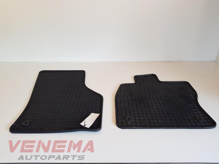Gebrauchte Matten Set Audi RS 3 Sportback (8VA/8VF) 2.5 TFSI 20V Quattro Preis € 49,99 Margenregelung angeboten von Venema Autoparts