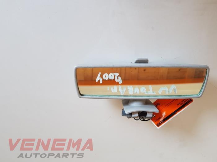Używane Lusterko wewnetrzne Volkswagen Touran (1T1/T2) 1.9 TDI 105 Euro 3 Cena € 9,99 Procedura marży oferowane przez Venema Autoparts