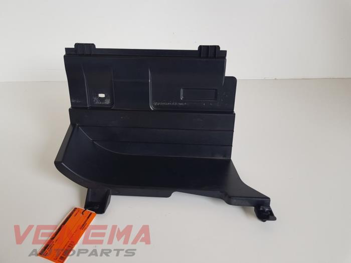 Begagnade Batterilock BMW 3 serie Touring (E91) 320i 16V Pris € 9,99 Marginaltabell erbjuds av Venema Autoparts