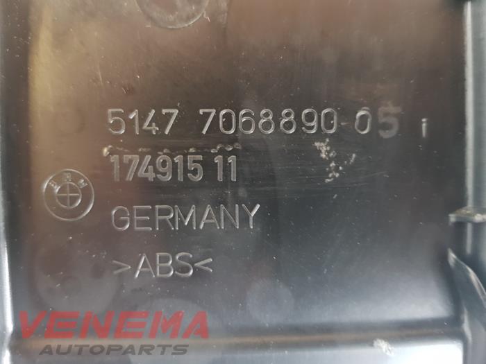 Tapa de la batería de un BMW 3 serie Touring (E91) 320i 16V 2011