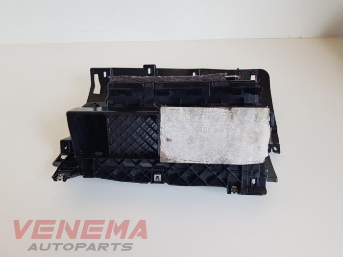 Handskfack från en BMW X1 (E84) sDrive 20d 2.0 16V 2012