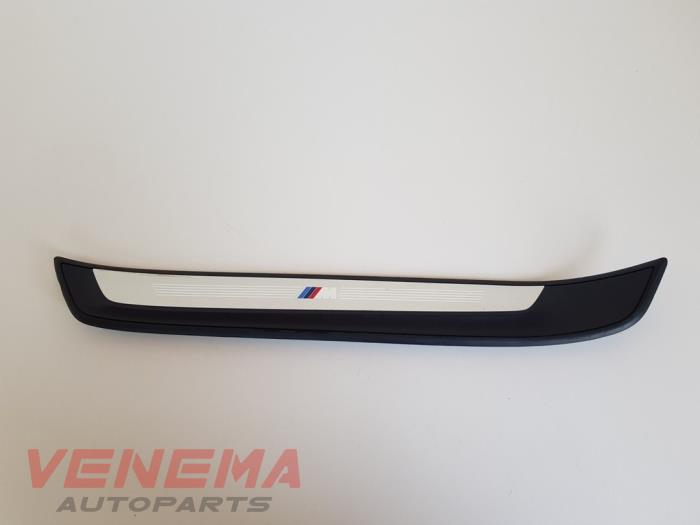 Begagnade Dörrtröskel, vänster BMW X1 (E84) sDrive 20d 2.0 16V Pris € 24,99 Marginaltabell erbjuds av Venema Autoparts