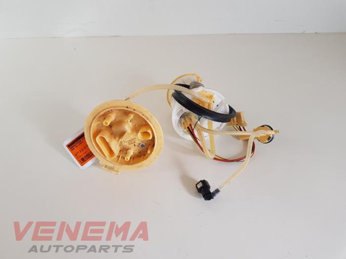 Usagé Pompe à carburant Audi A4 Avant (B9) 2.0 35 TDI 16V Prix € 89,99 Règlement à la marge proposé par Venema Autoparts
