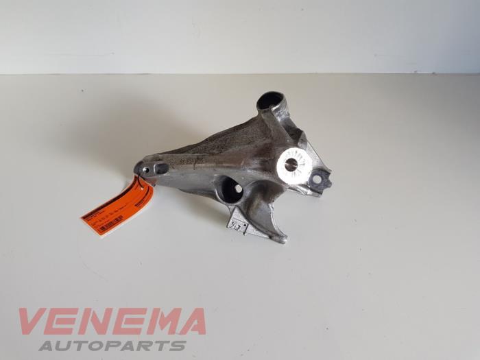 Usagé Support moteur Audi A4 Avant (B9) 2.0 35 TDI 16V Prix € 24,99 Règlement à la marge proposé par Venema Autoparts