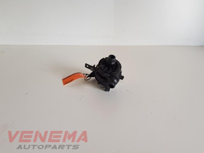 Begagnade Extra vattenpump Mercedes E (W213) E-220d 2.0 Turbo 16V 4-Matic Pris € 119,99 Marginaltabell erbjuds av Venema Autoparts