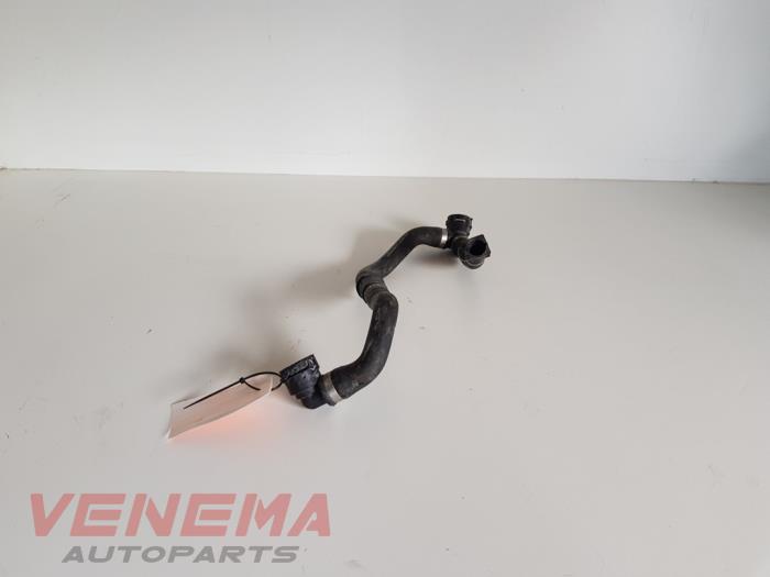 Radiator hose from a Mercedes-Benz E (W213) E-220d 2.0 Turbo 16V 4-Matic 2019