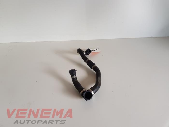 Radiator hose from a Mercedes-Benz E (W213) E-220d 2.0 Turbo 16V 4-Matic 2019