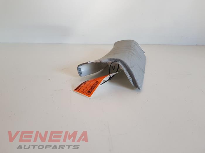C-style sealing cover right from a Audi A4 Avant (B9) 2.0 35 TDI 16V 2018