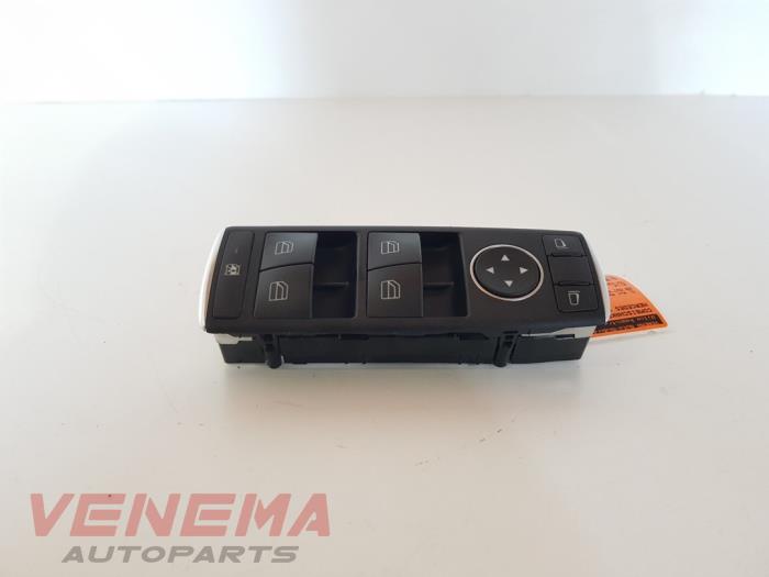 Multi-functional window switch from a Mercedes-Benz C Estate (S204) 2.2 C-200 CDI 16V BlueEFFICIENCY 2014