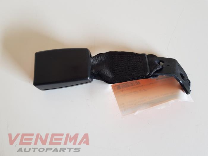 Rear seatbelt buckle, left from a BMW 3 serie Touring (E91) 320i 16V 2011