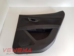 Używane Tapicerka drzwi prawych tylnych wersja 4-drzwiowa Seat Leon (5FB) 2.0 TDI Ecomotive 16V Cena € 49,99 Procedura marży oferowane przez Venema Autoparts