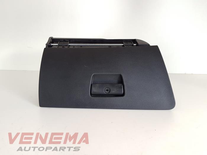 Begagnade Handskfack BMW 3 serie Touring (E91) 320i 16V Pris € 79,99 Marginaltabell erbjuds av Venema Autoparts