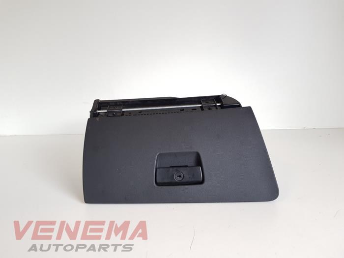Begagnade Handskfack BMW 3 serie (E90) 320d 16V Pris € 29,99 Marginaltabell erbjuds av Venema Autoparts