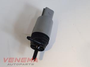 Used Rear screen washer pump BMW 3 serie Touring (E91) 320i 16V Price € 9,99 Margin scheme offered by Venema Autoparts